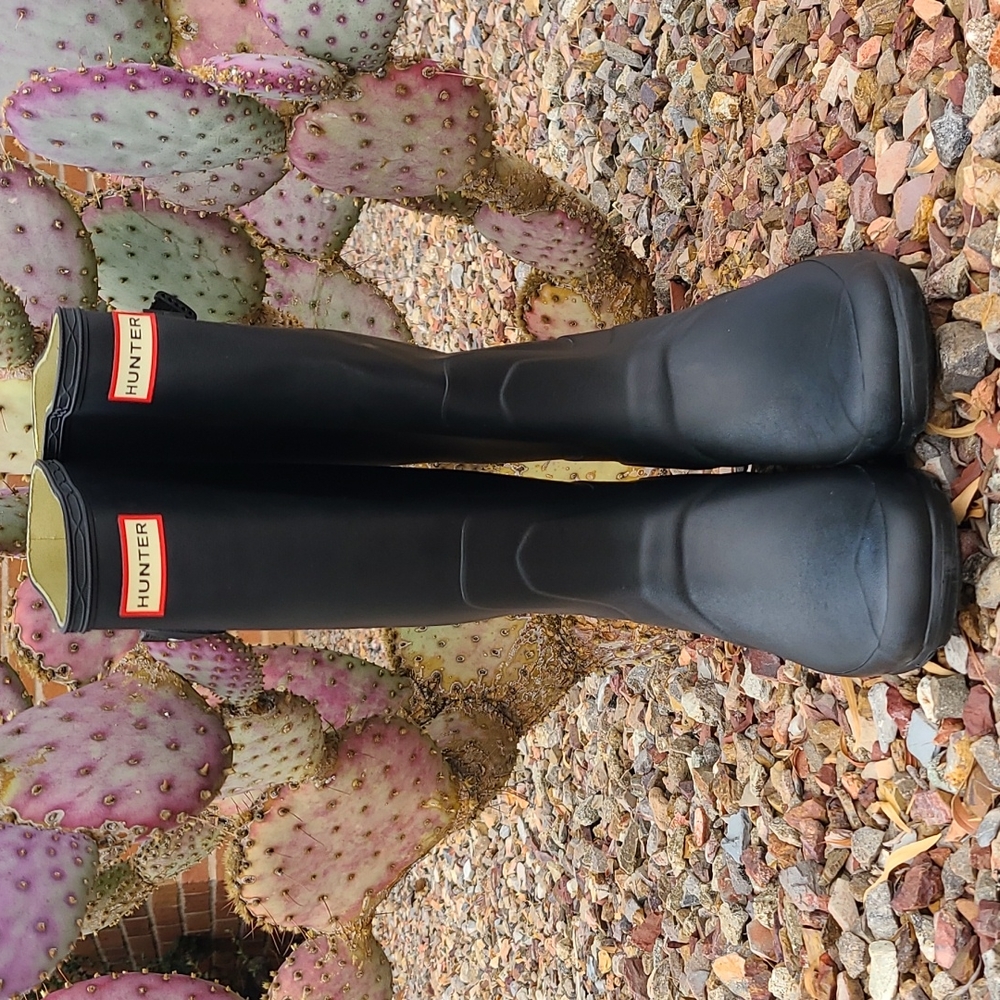 Hunter Boot - Women's Huntress Wide Leg Rain Boot - US Size 7